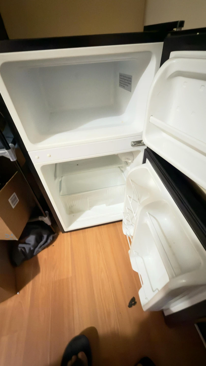 Midea Mini Fridge - photo 3
