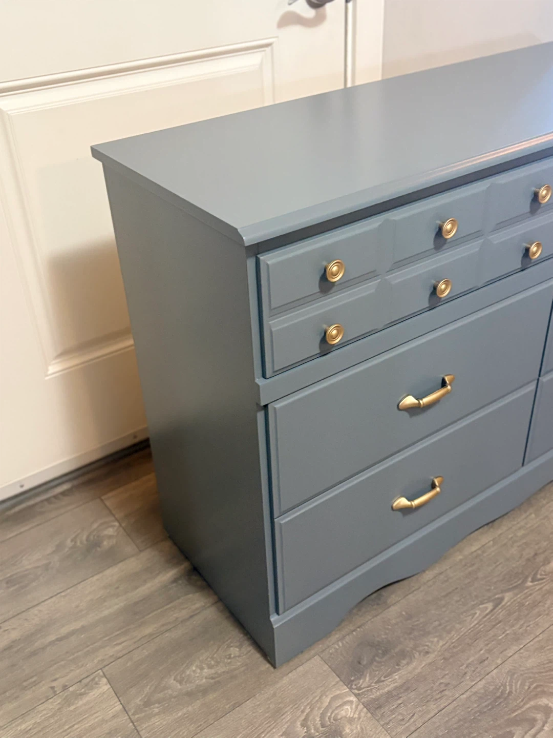 6 Drawer Dresser with Gold Hardware - photo 3