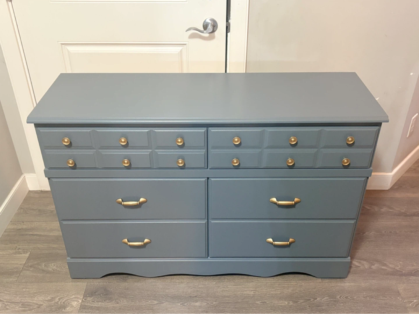 6 Drawer Dresser with Gold Hardware - photo 2