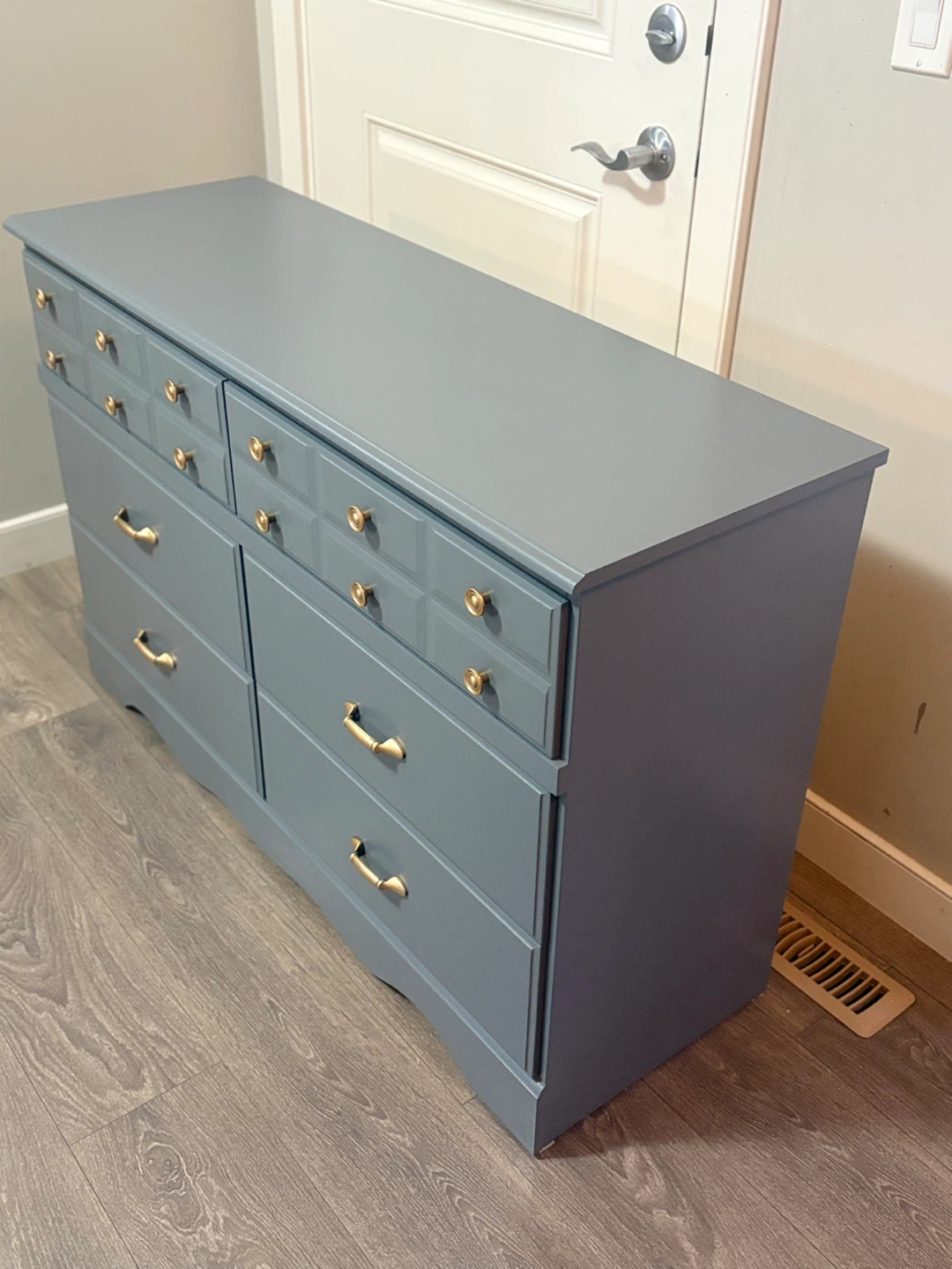 6 Drawer Dresser with Gold Hardware - photo 4