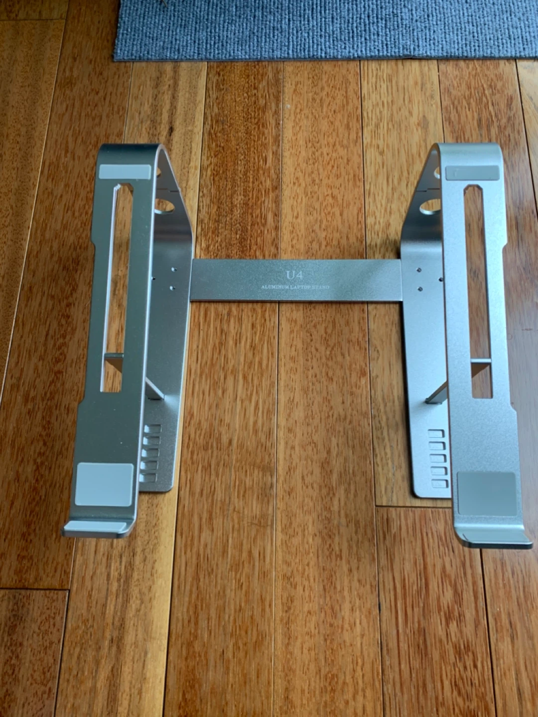 U4 Aluminum Laptop Stand