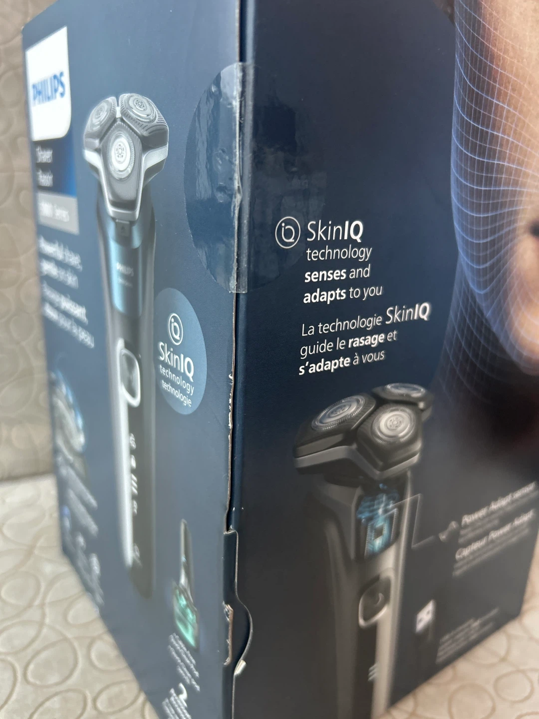 NEVER USED Philips Series 5000 Shaver with Quick Clean Pod - photo 2