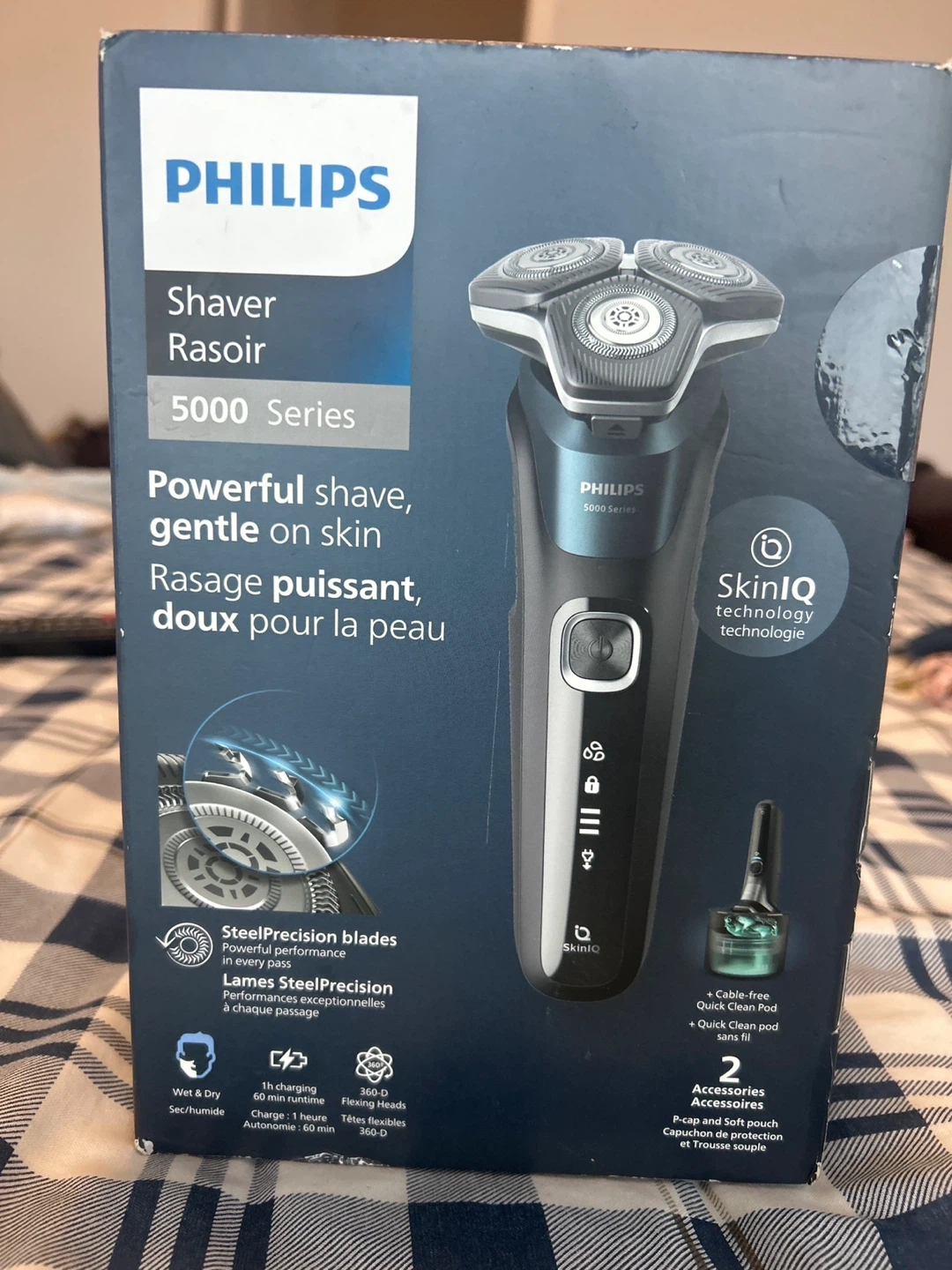 NEVER USED Philips Series 5000 Shaver with Quick Clean Pod