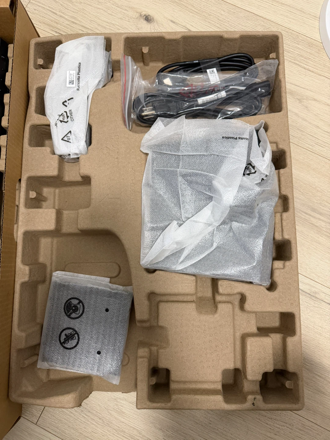 Brand new Dell Monitor - Delivery Considered - photo 4