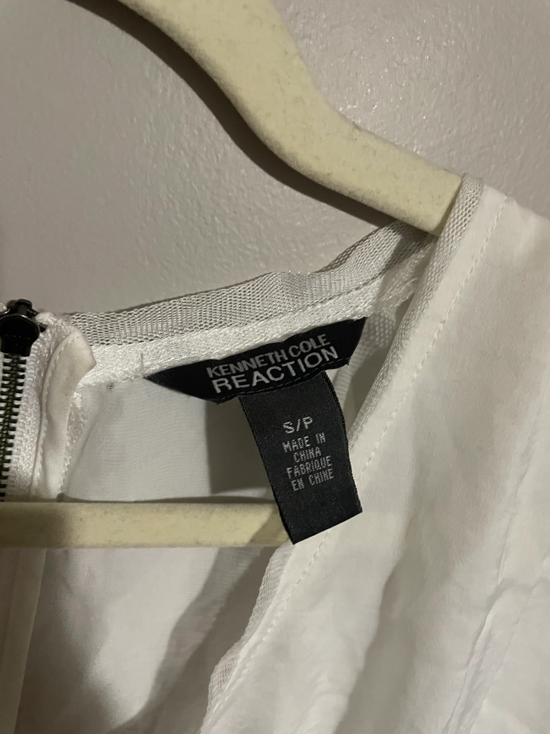 White Sleeveless V-Neck Top - photo 3