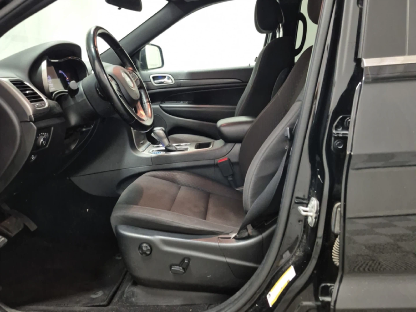 Black Jeep Grand Cherokee Laredo SUV - photo 4