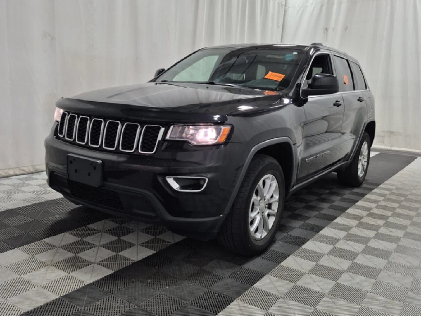Black Jeep Grand Cherokee Laredo SUV - photo 2