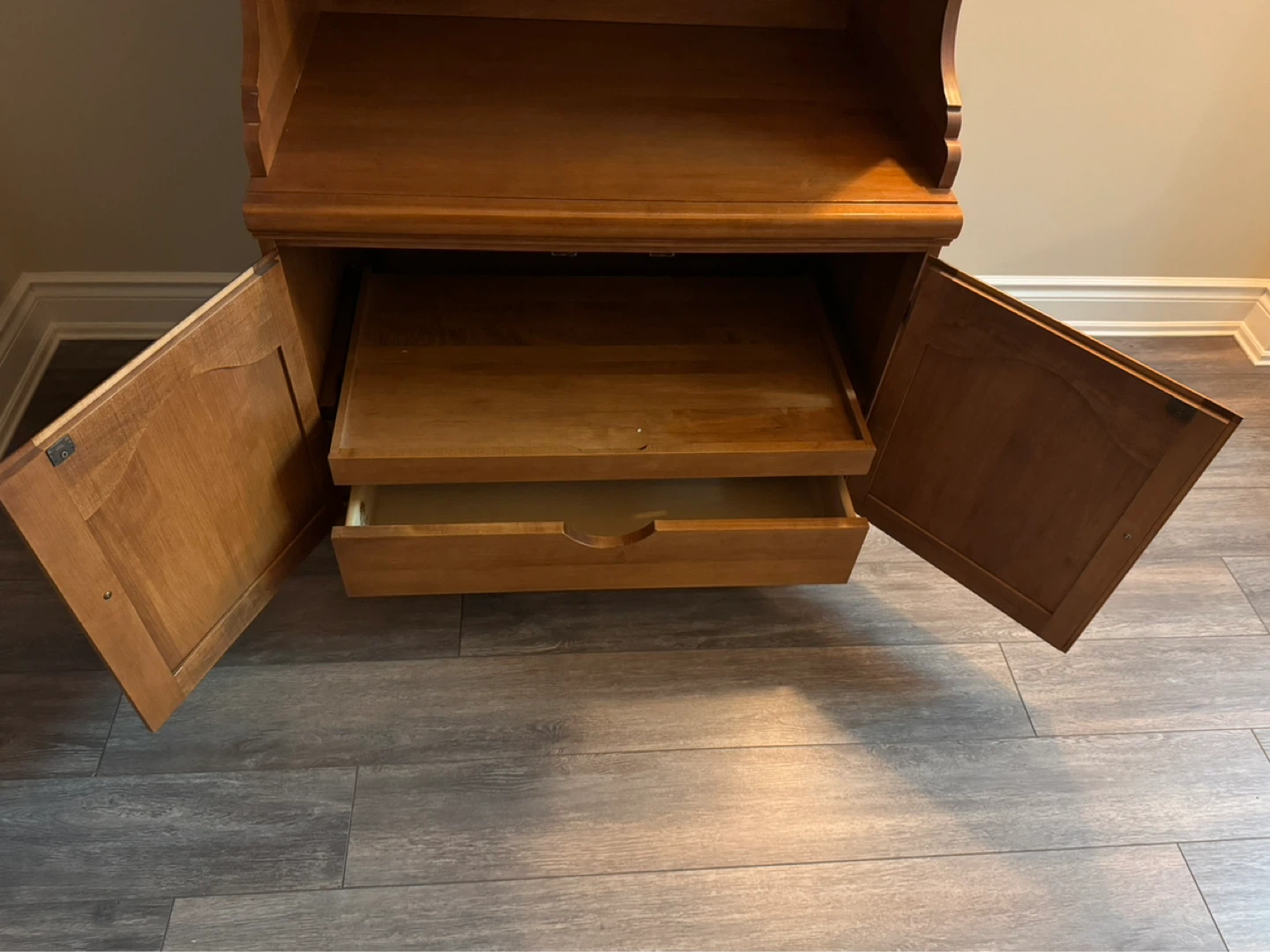 Roxton Maple Hutch with Cabinets and Drawer - photo 5