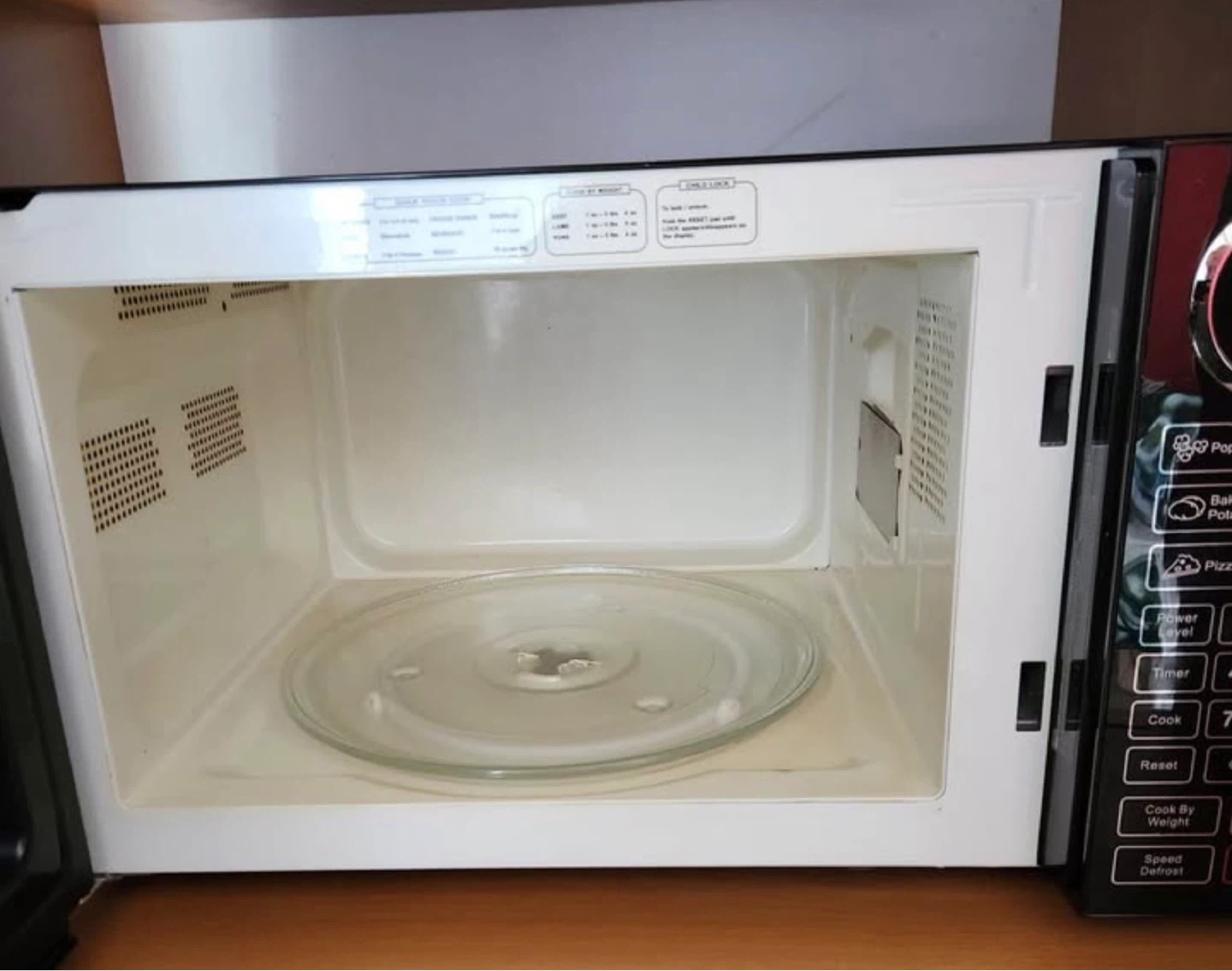 RCA Microwave - photo 3