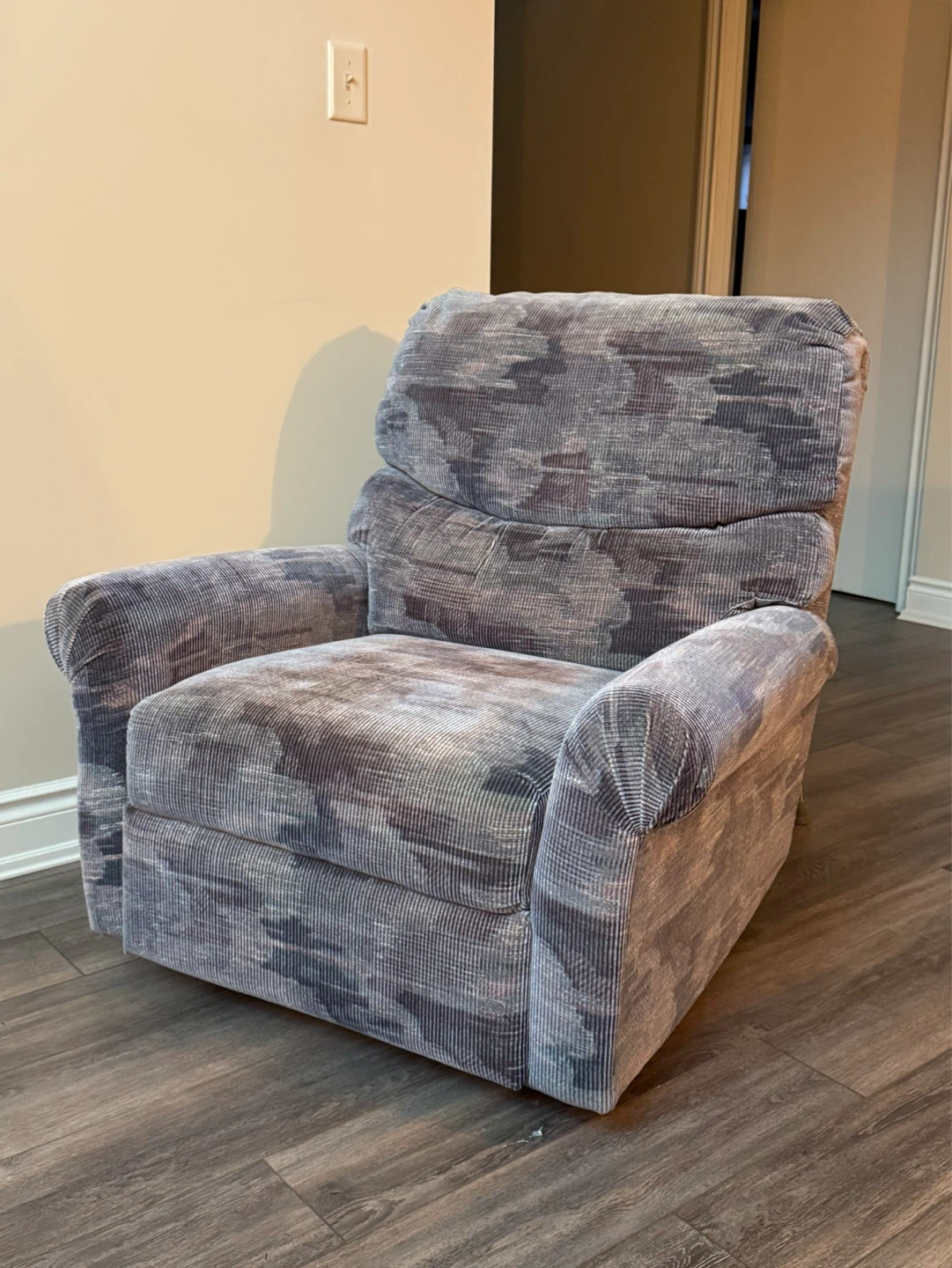 Grey Patterned Recliner Chair
