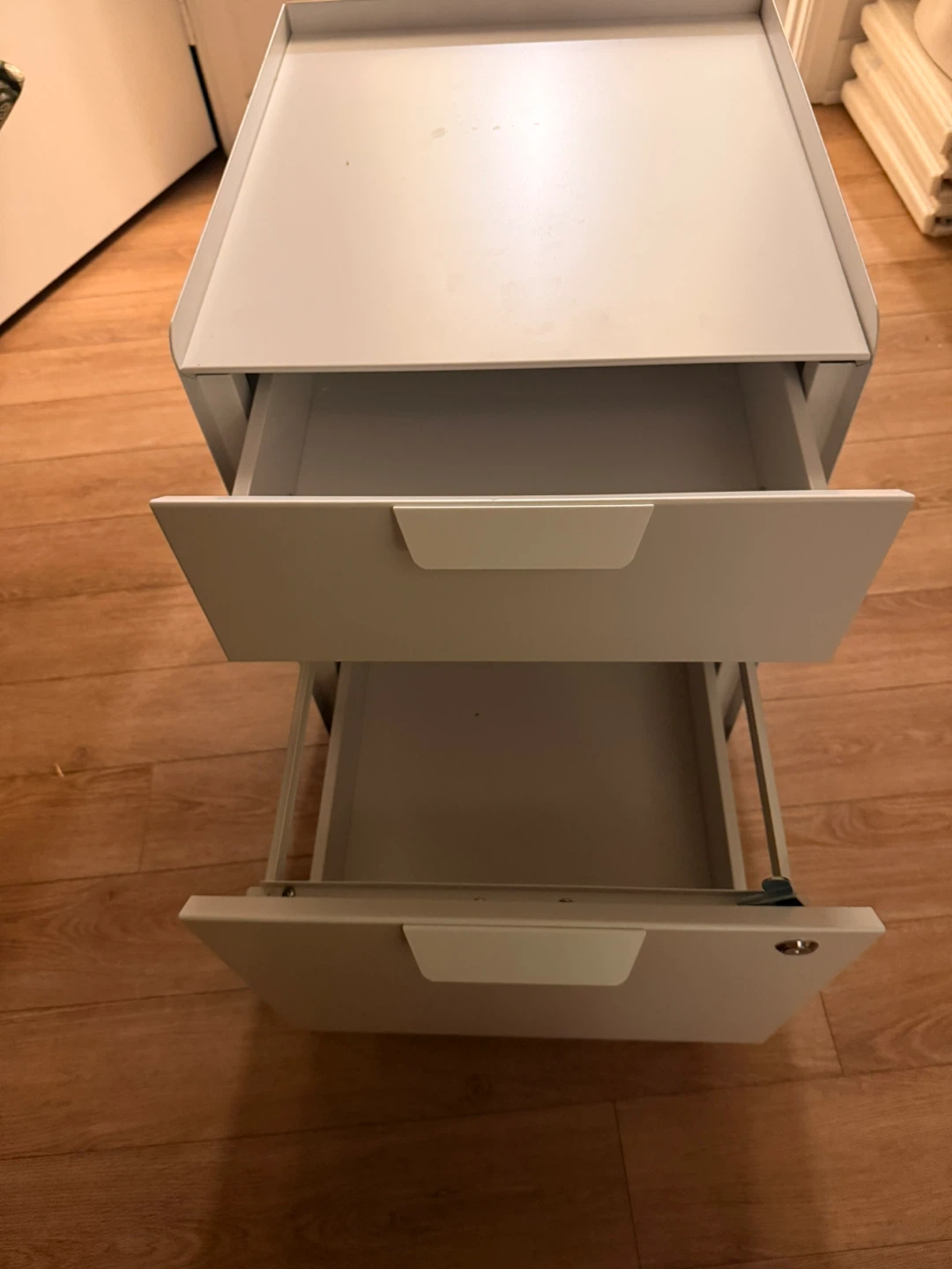 Drawer unit on casters, white