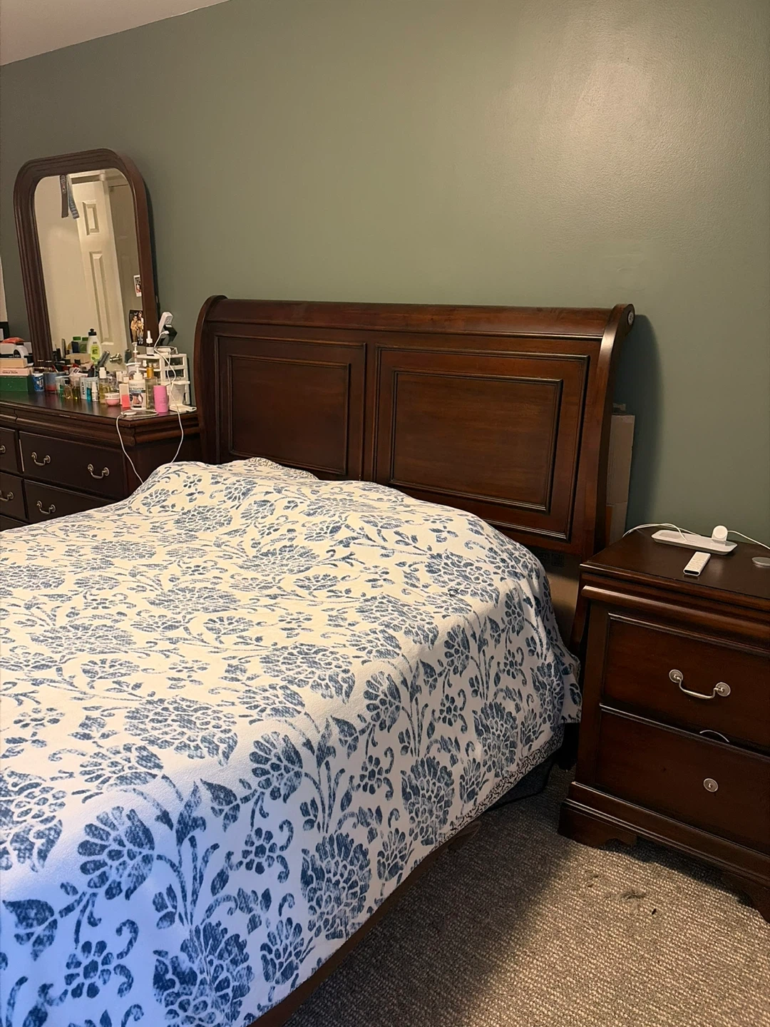 Wooden Bedroom Set with Dresser and Mirror - photo 5