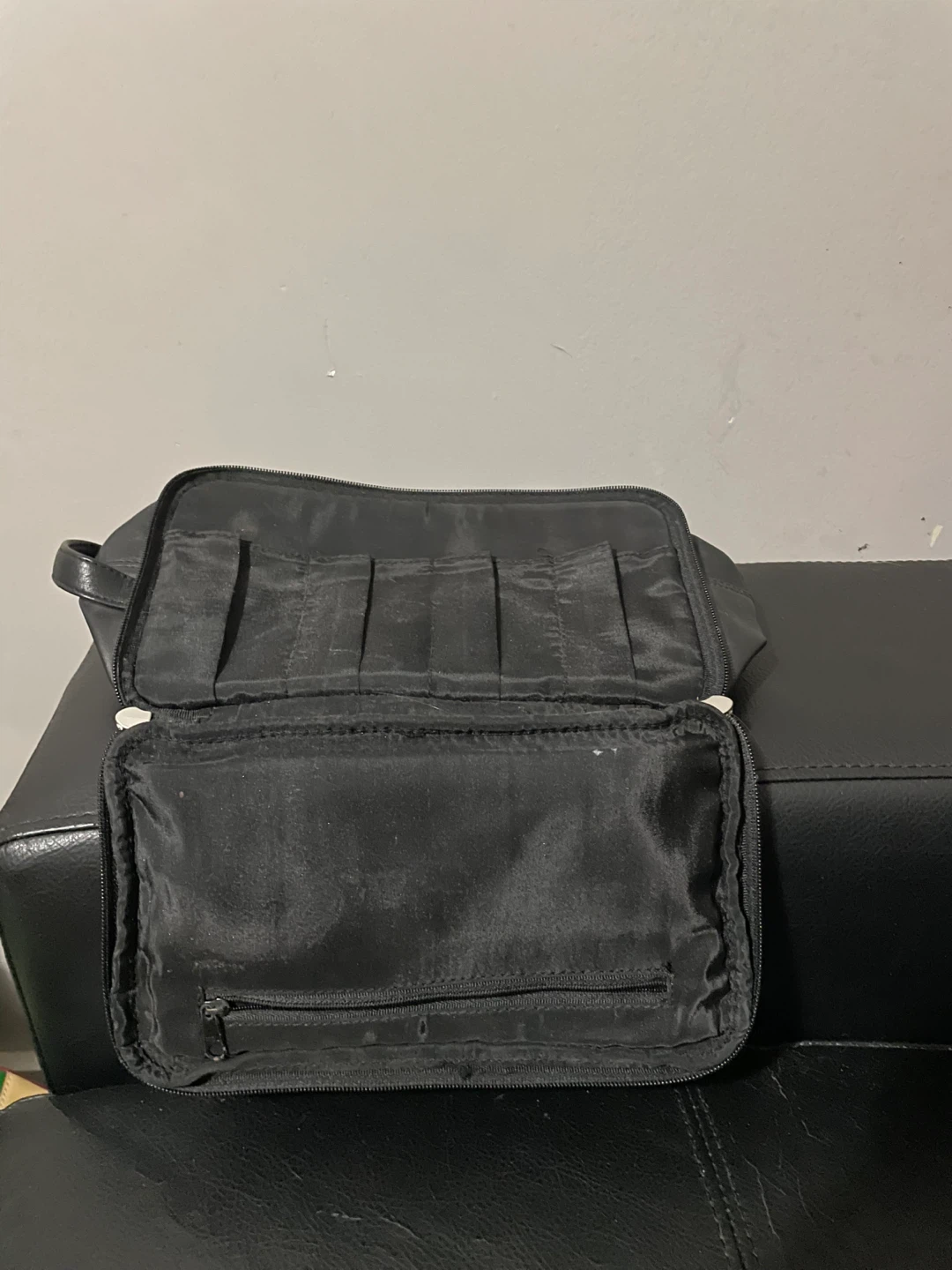 Black Leather Toiletry Bag - photo 3