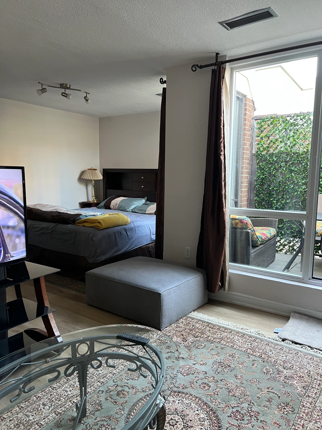 Furnished bachelor in condo Etobicoke all included $1700