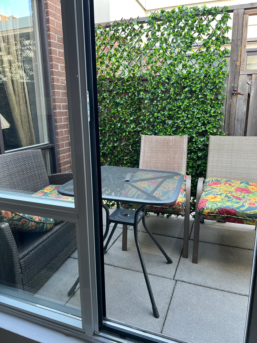 Furnished bachelor in condo Etobicoke all included $1700 - photo 3