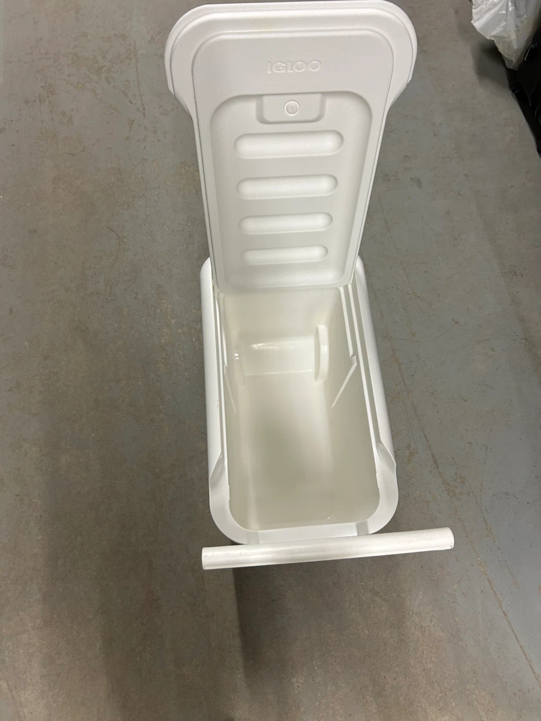 Igloo Cooler with Wheels
