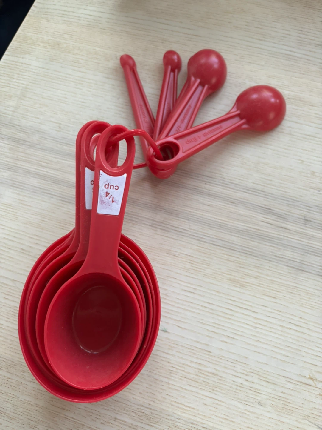 Measuring cups and spoons