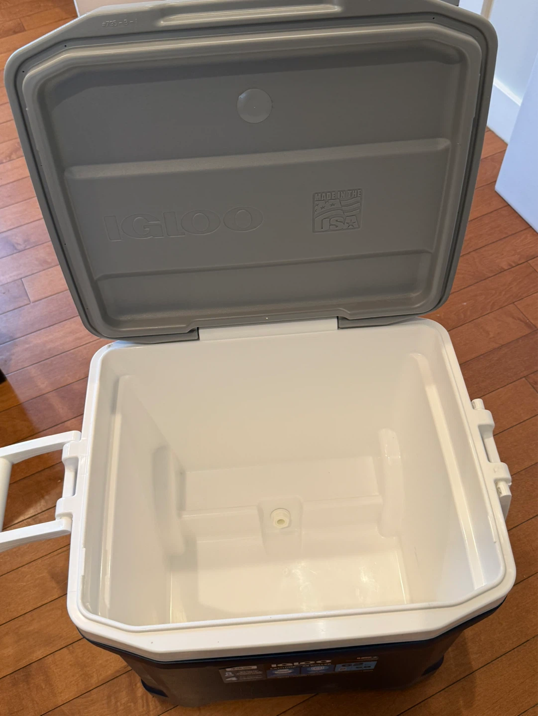 Igloo Maxcold 62 Roller Cooler - photo 3