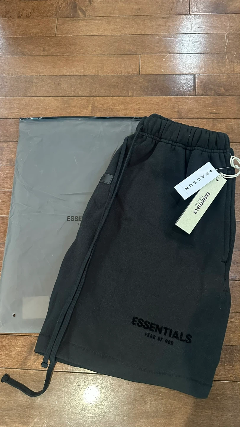 ESSENTIALS FOG SHORTS