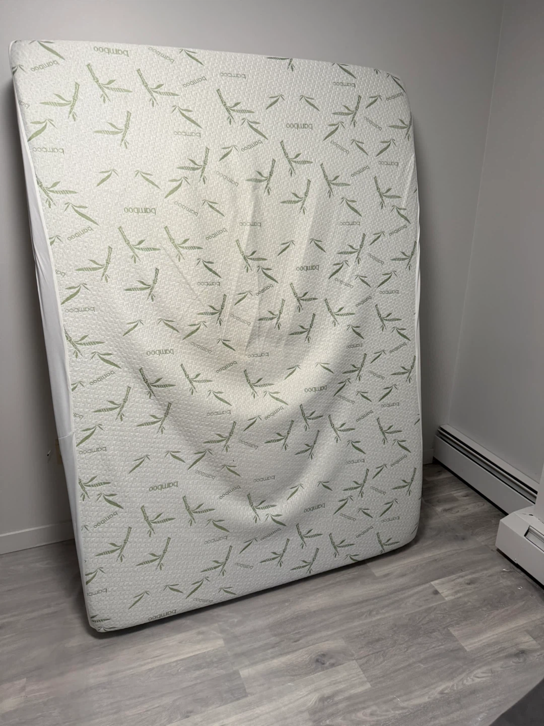 Full size mattress with bamboo protector - photo 4