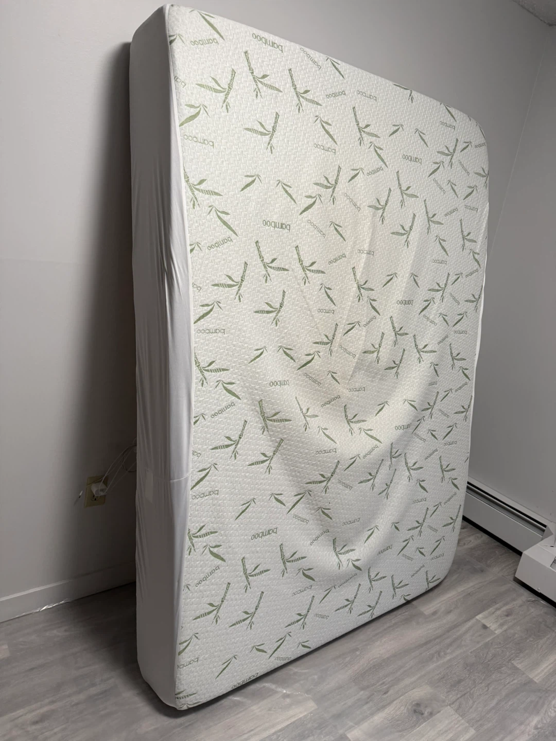 Full size mattress with bamboo protector - photo 5