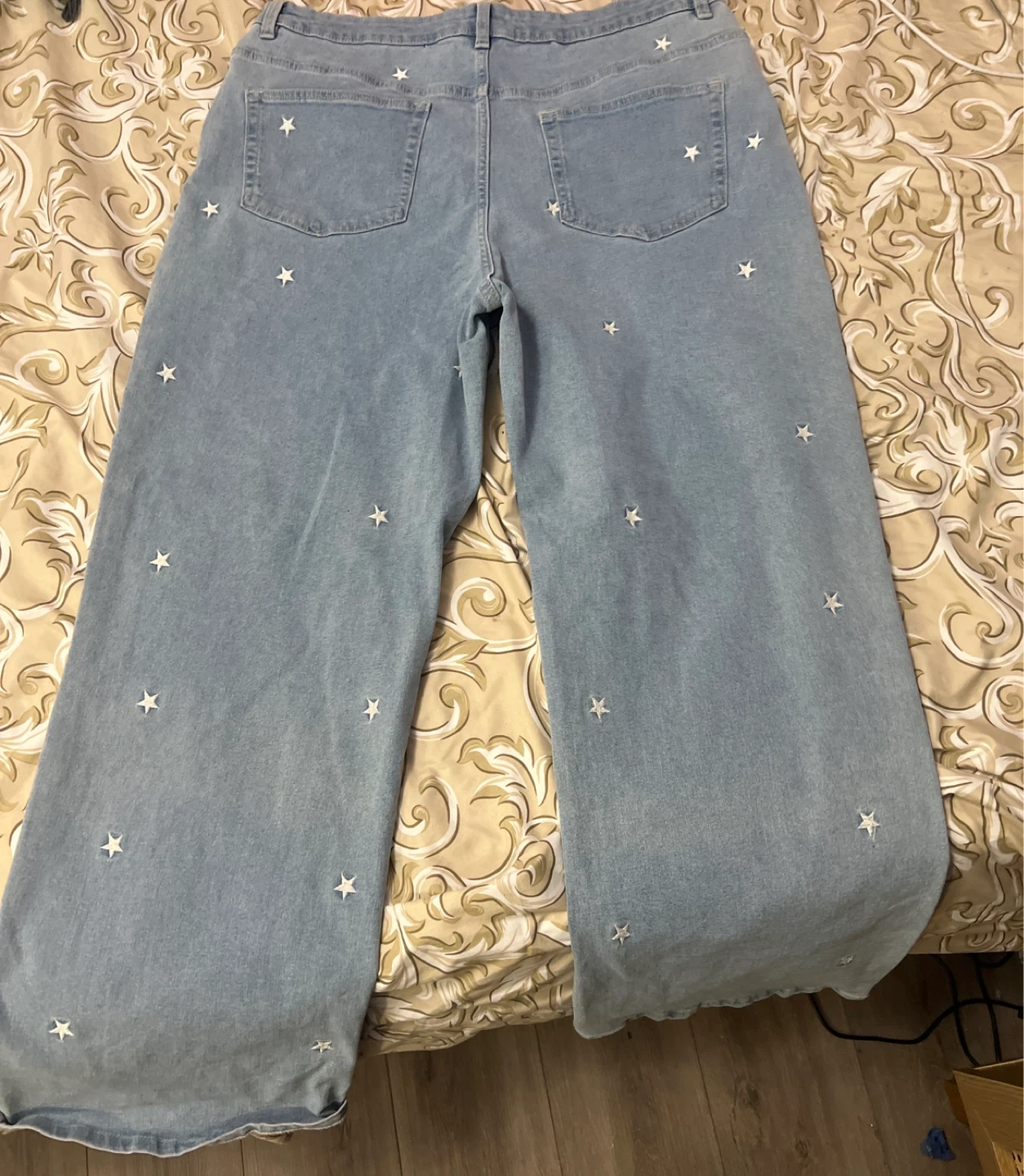 Wide leg jeans with star embroidery - photo 2