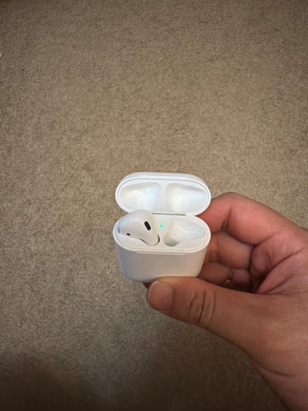 Apple Airpods (single one only)