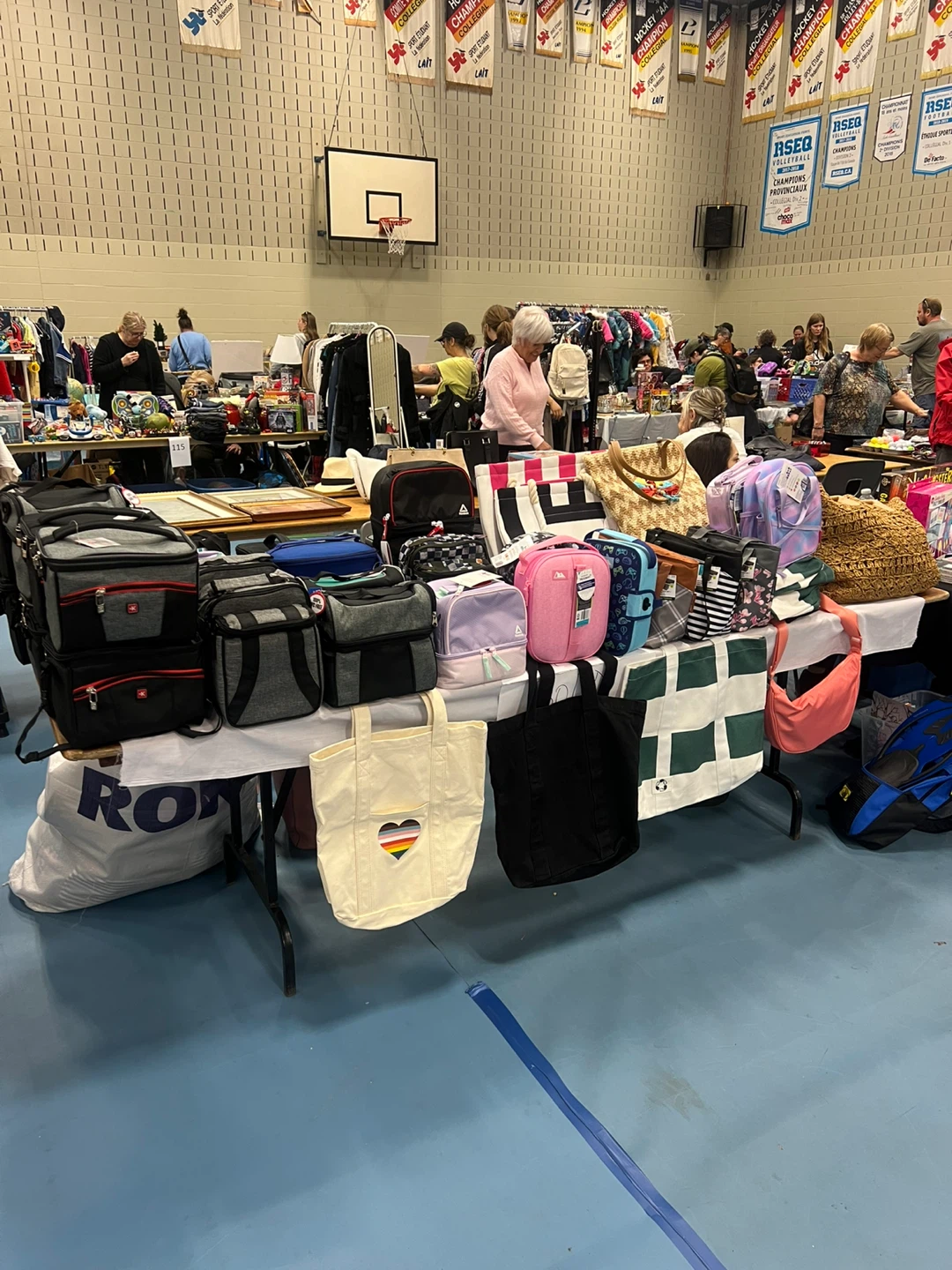 Plusieurs sacs et pochettes