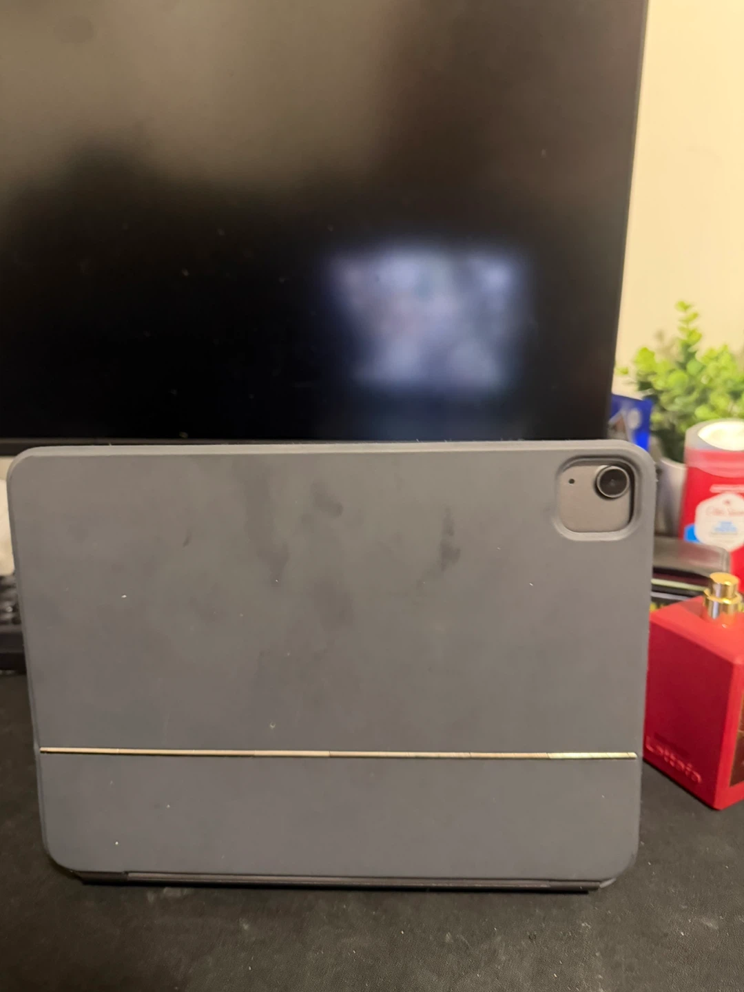 Apple iPad Pro (11-inch) with Magic Keyboard - photo 4