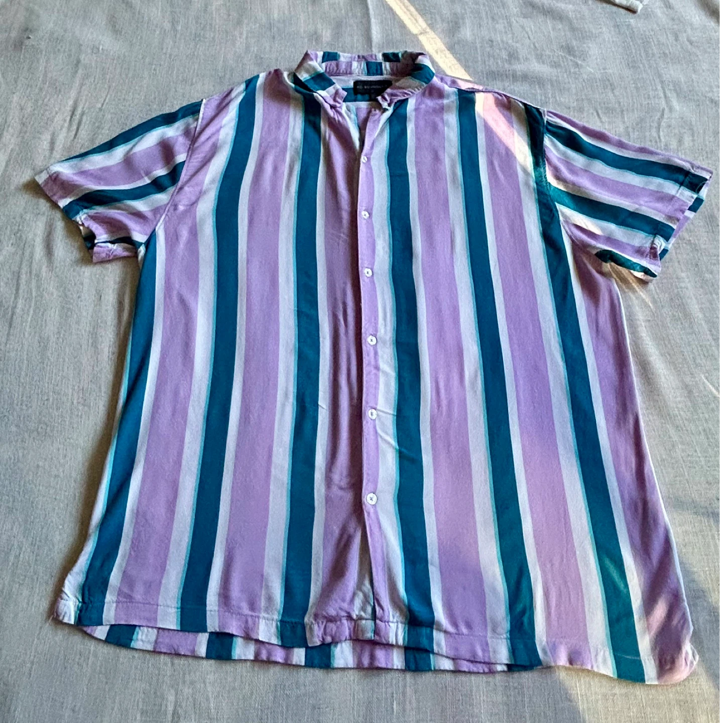 No Boundaries Striped Short Sleeve Button Up Shirt XL