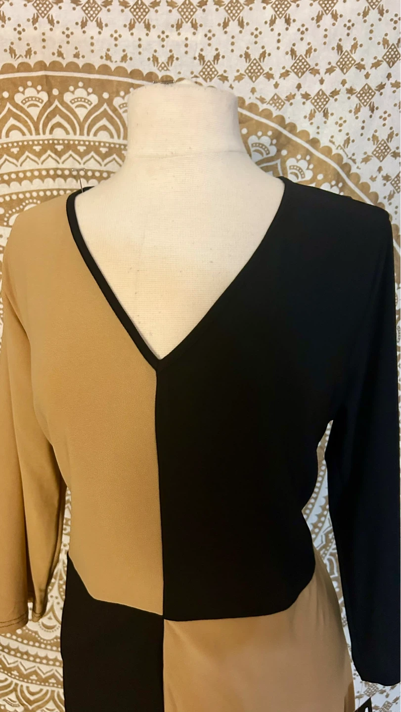Colorblock V-Neck Dress - photo 2