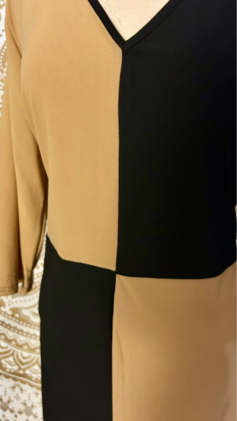 Colorblock V-Neck Dress - photo 3