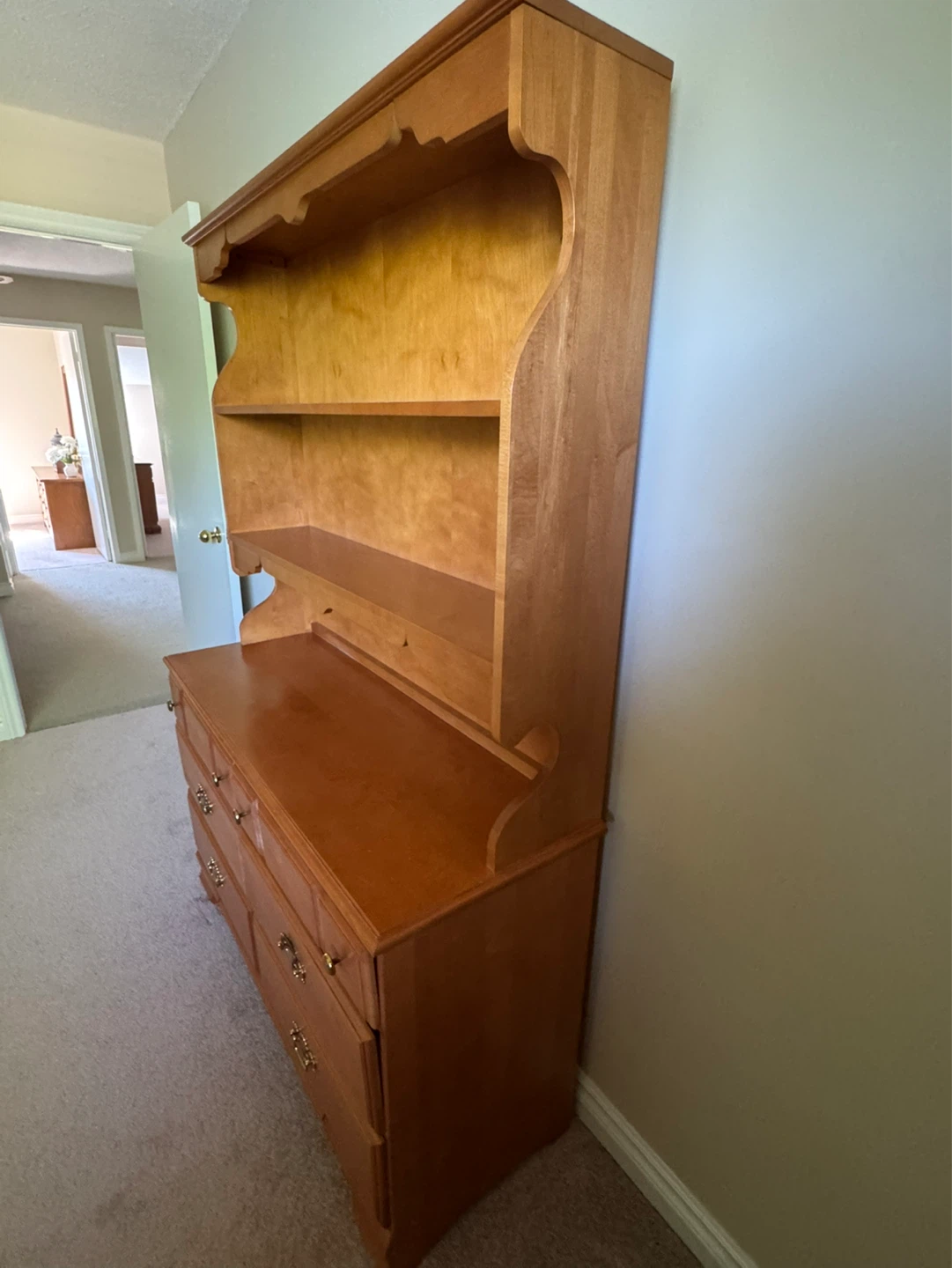 Maple Dresser with Drawers & Hutch - photo 2