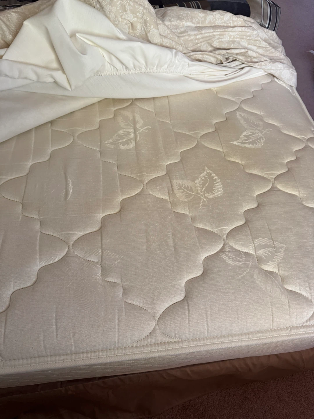 Double Size Bed and linens - photo 5