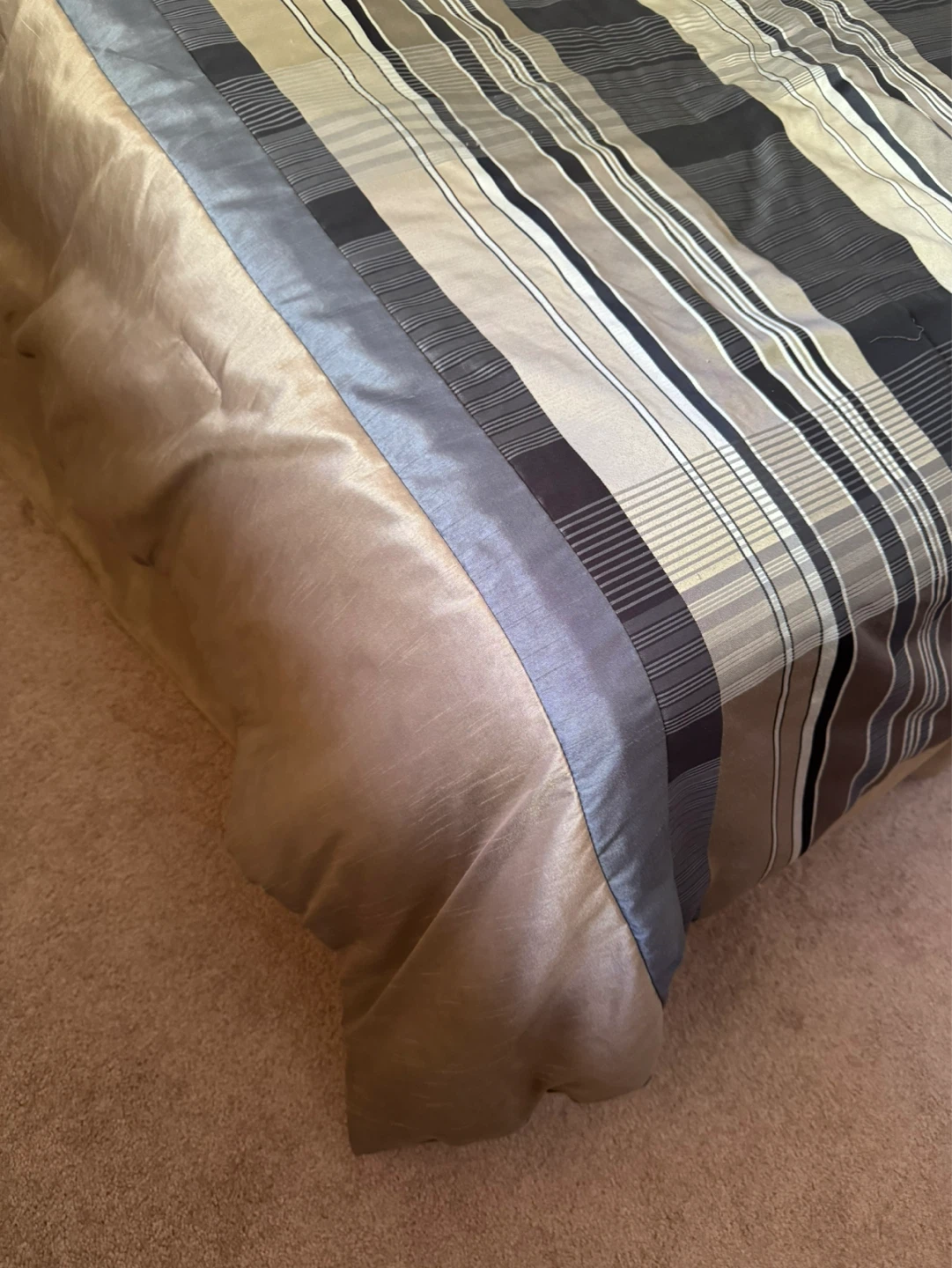 Double Size Bed and linens - photo 2