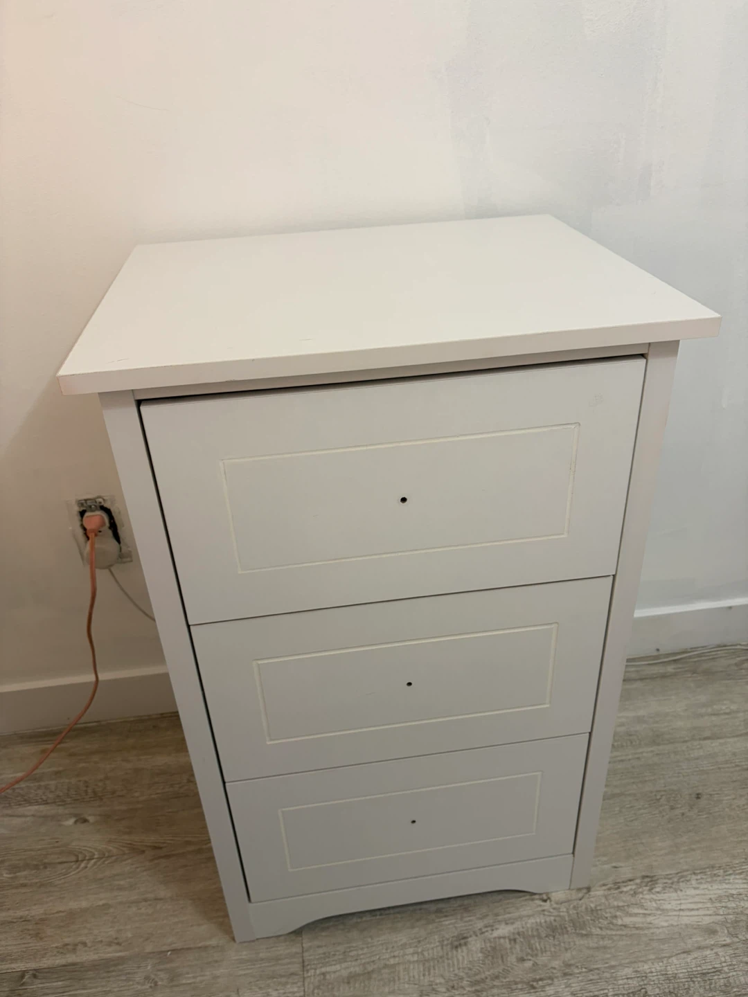 White 3-Drawer Bedside Table / nightstand