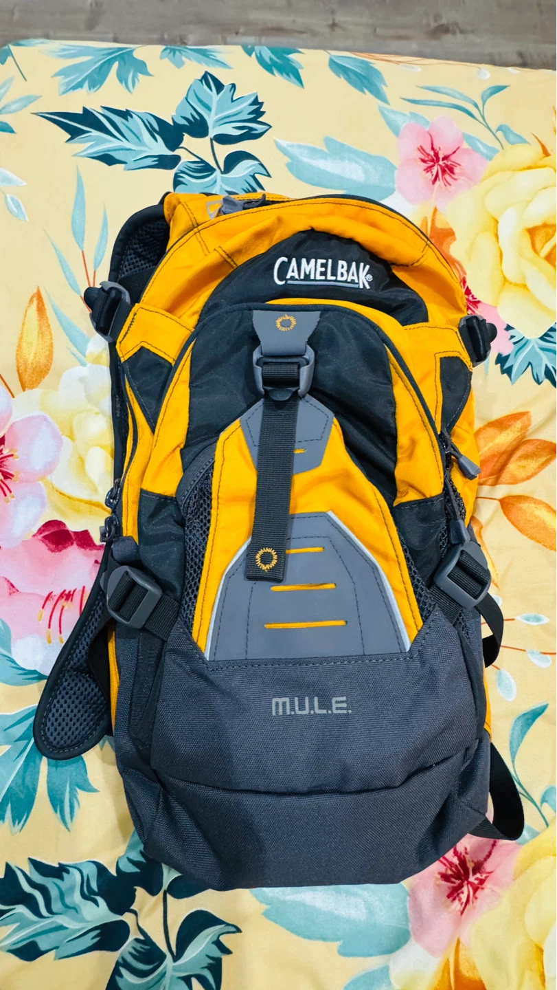 CamelBak M.U.L.E. 12 Hydration Pack - Yellow/Grey