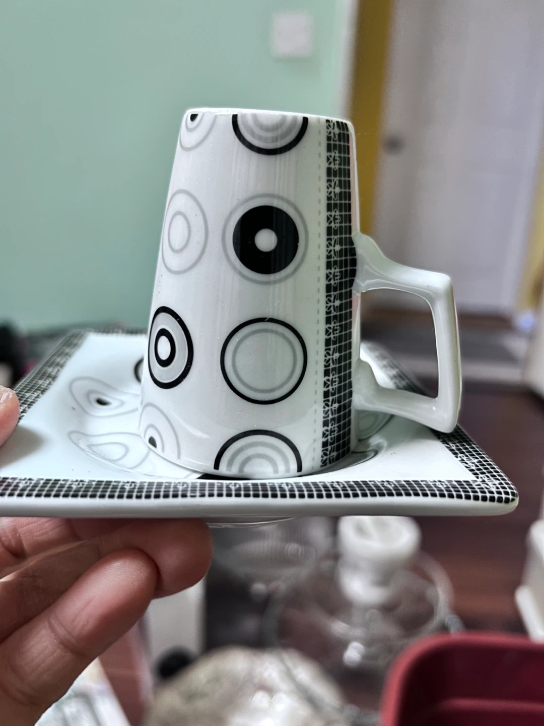 Set of 4 Espresso Cups and Saucers