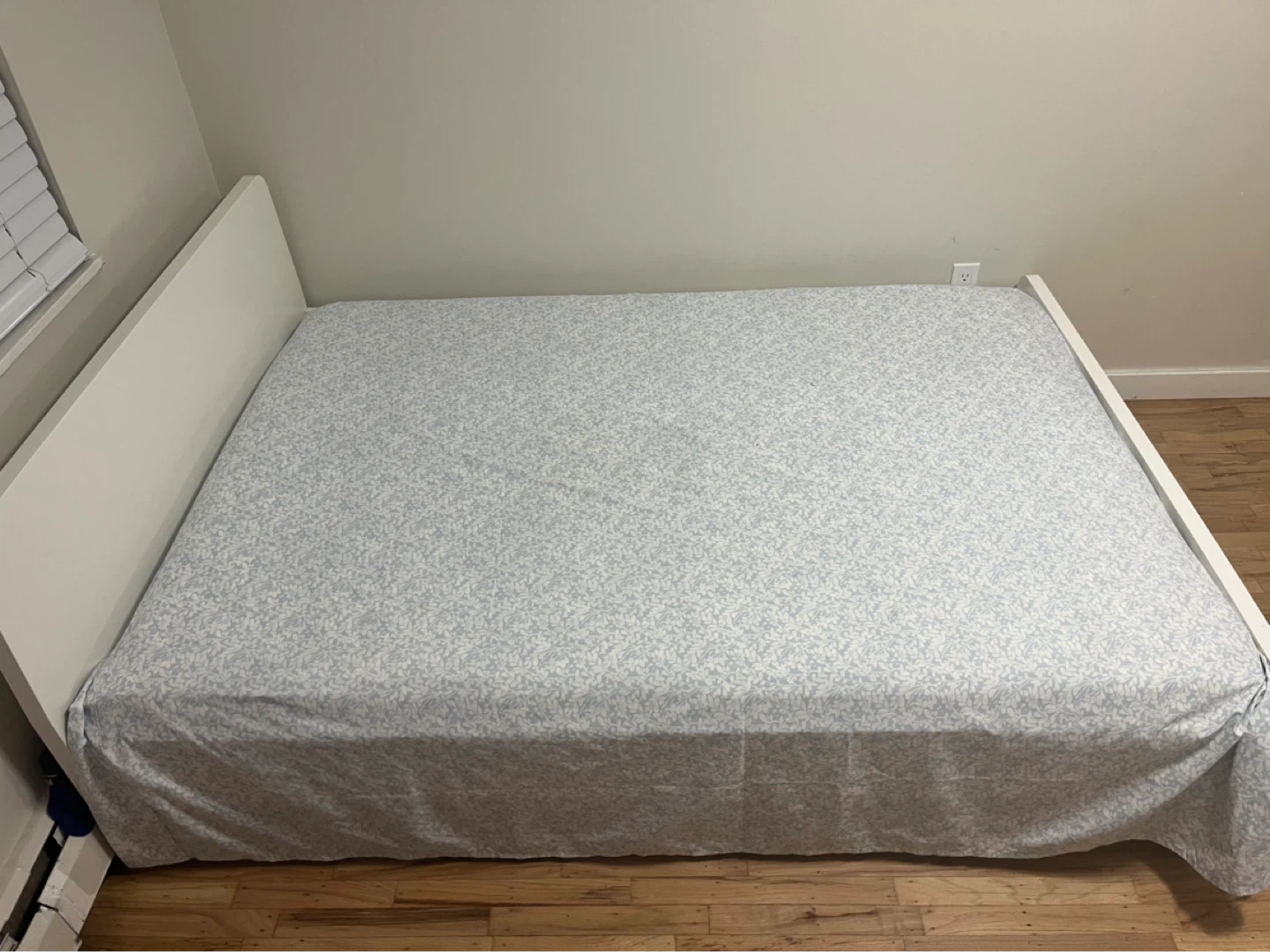 White bed from IKEA - photo 3