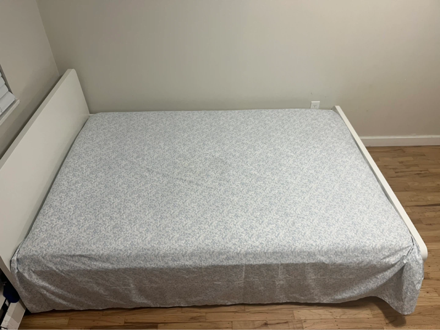 White bed from IKEA - photo 2