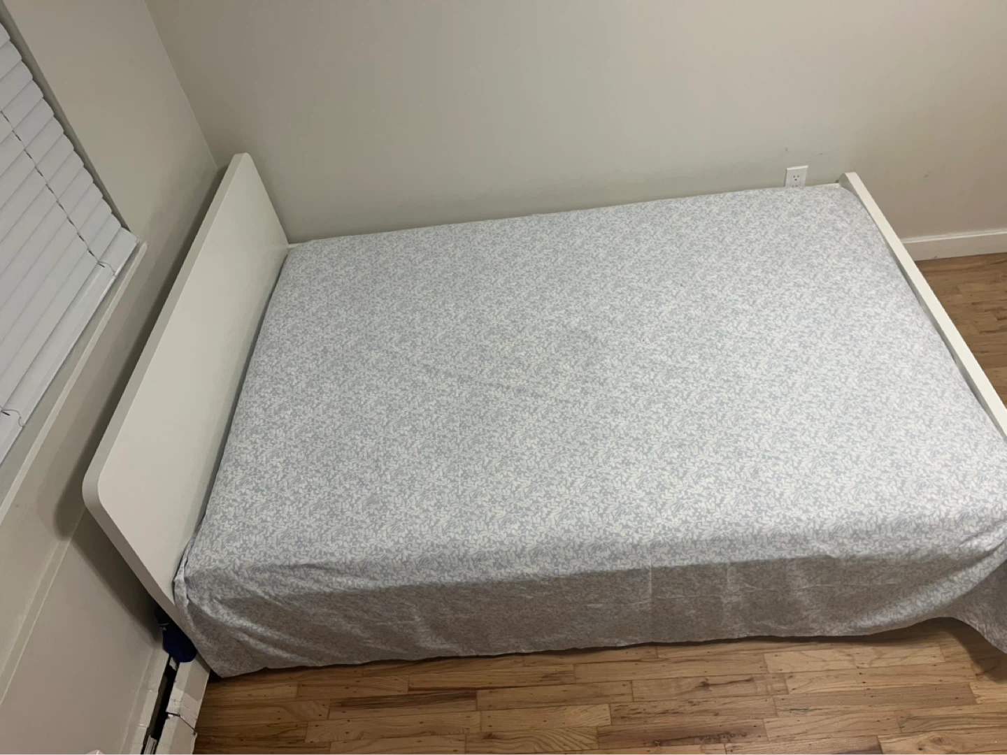 White bed from IKEA - photo 4