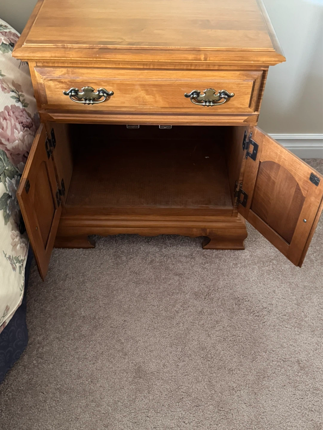 Pair of Roxton Maple Nightstands - photo 2