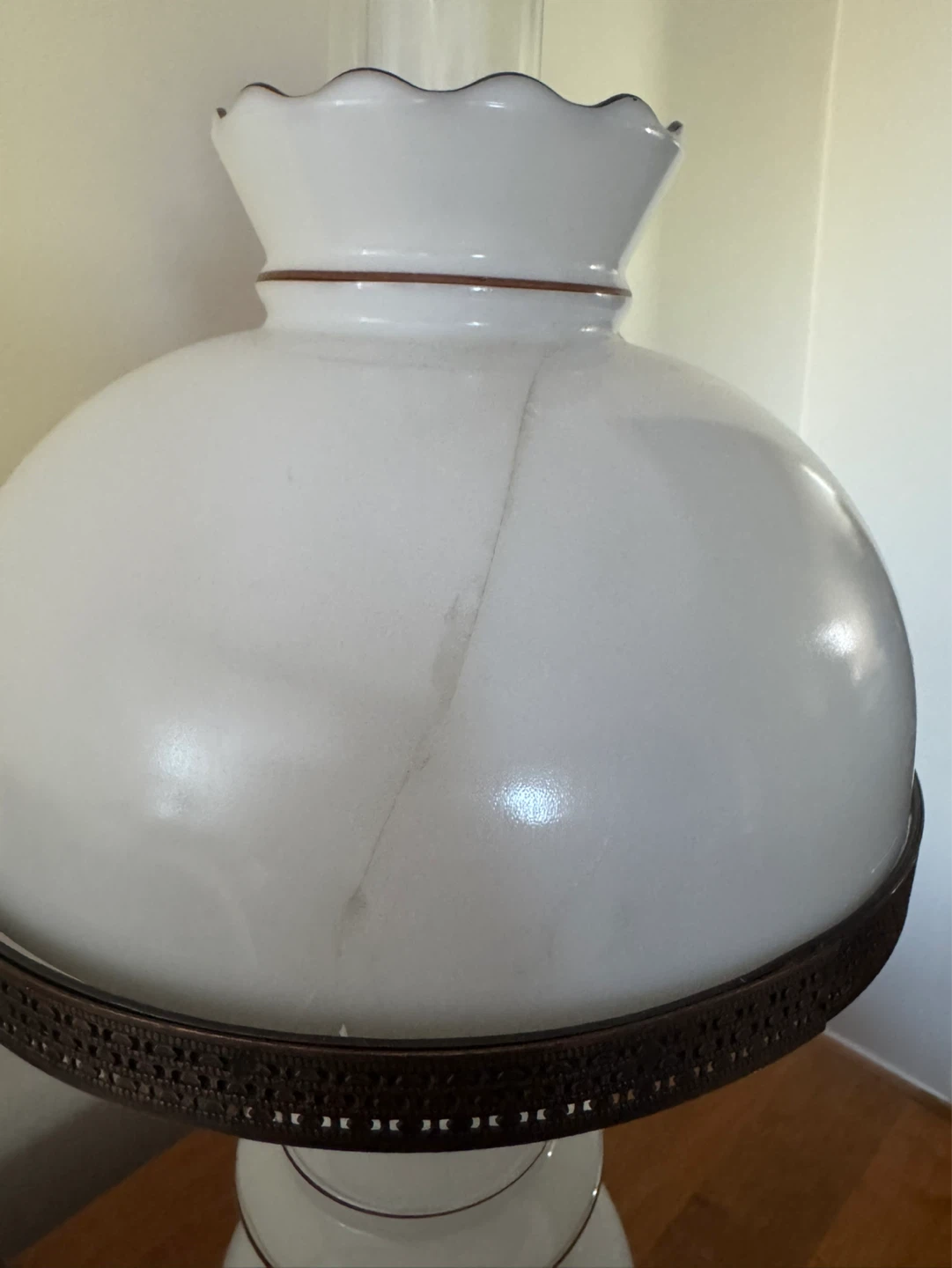 Pair of Roxton Antique Glass Lamps with Wood Base - photo 4