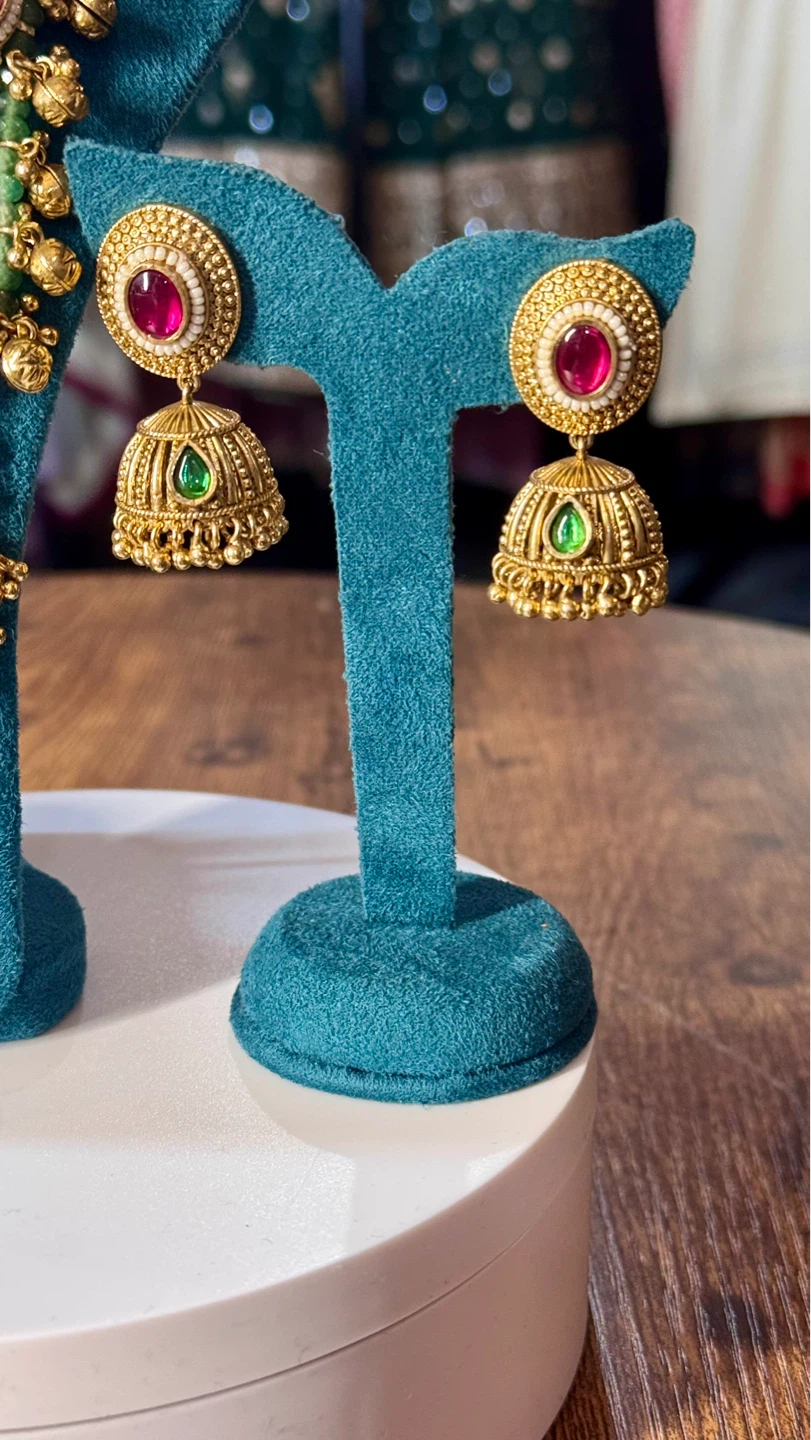 Gold Tone Necklace and Earrings Set with Red and Green Stones - photo 3