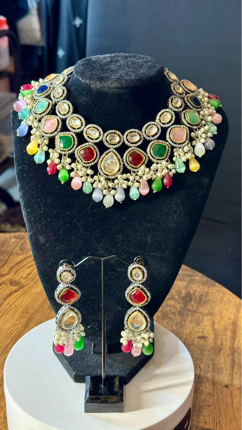 Multicoloured  stones set