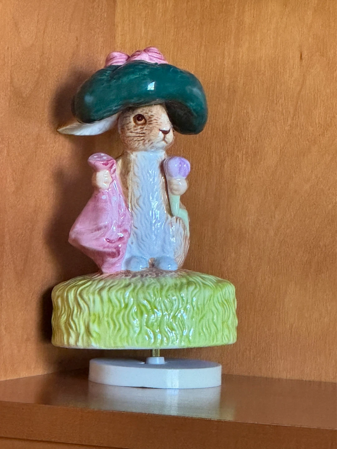 Peter Rabbit Figurine - photo 2