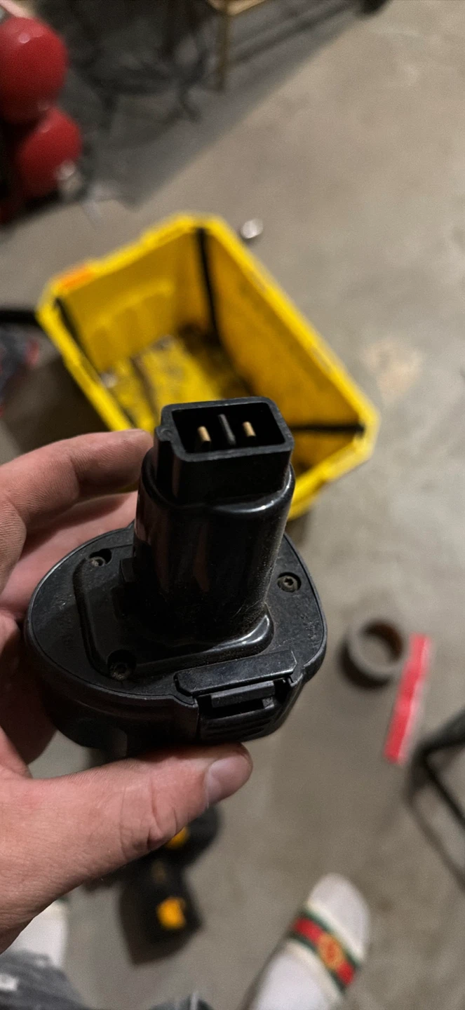 DEWALT DW9057 7.2V Battery - photo 2