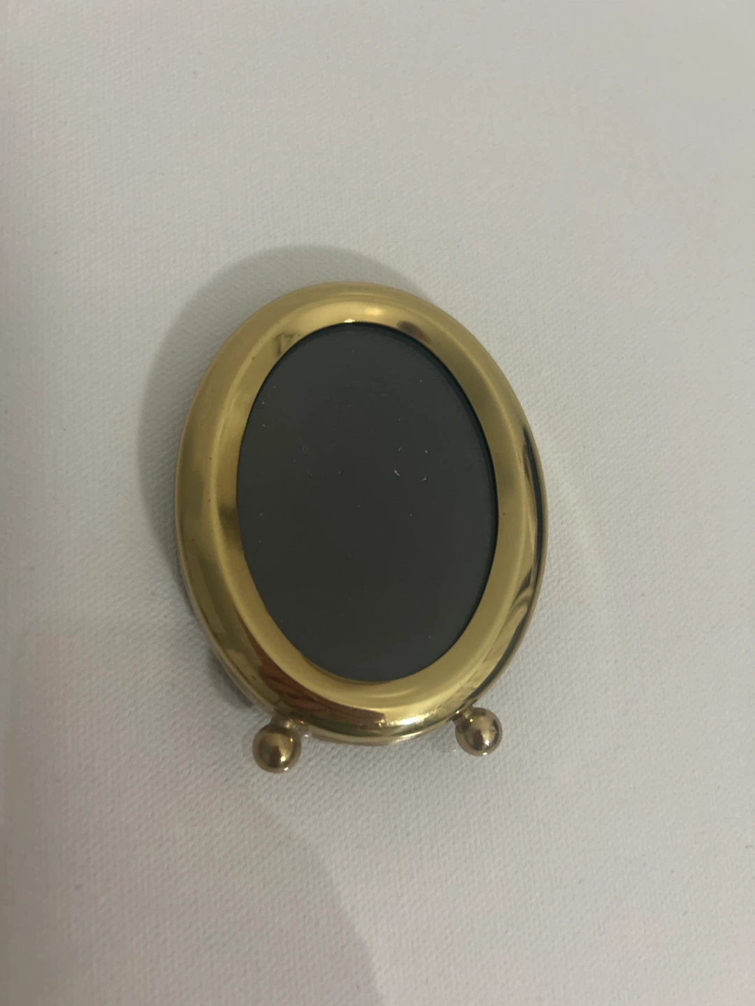 Vintage Oval Photo Frame - Brass Tone