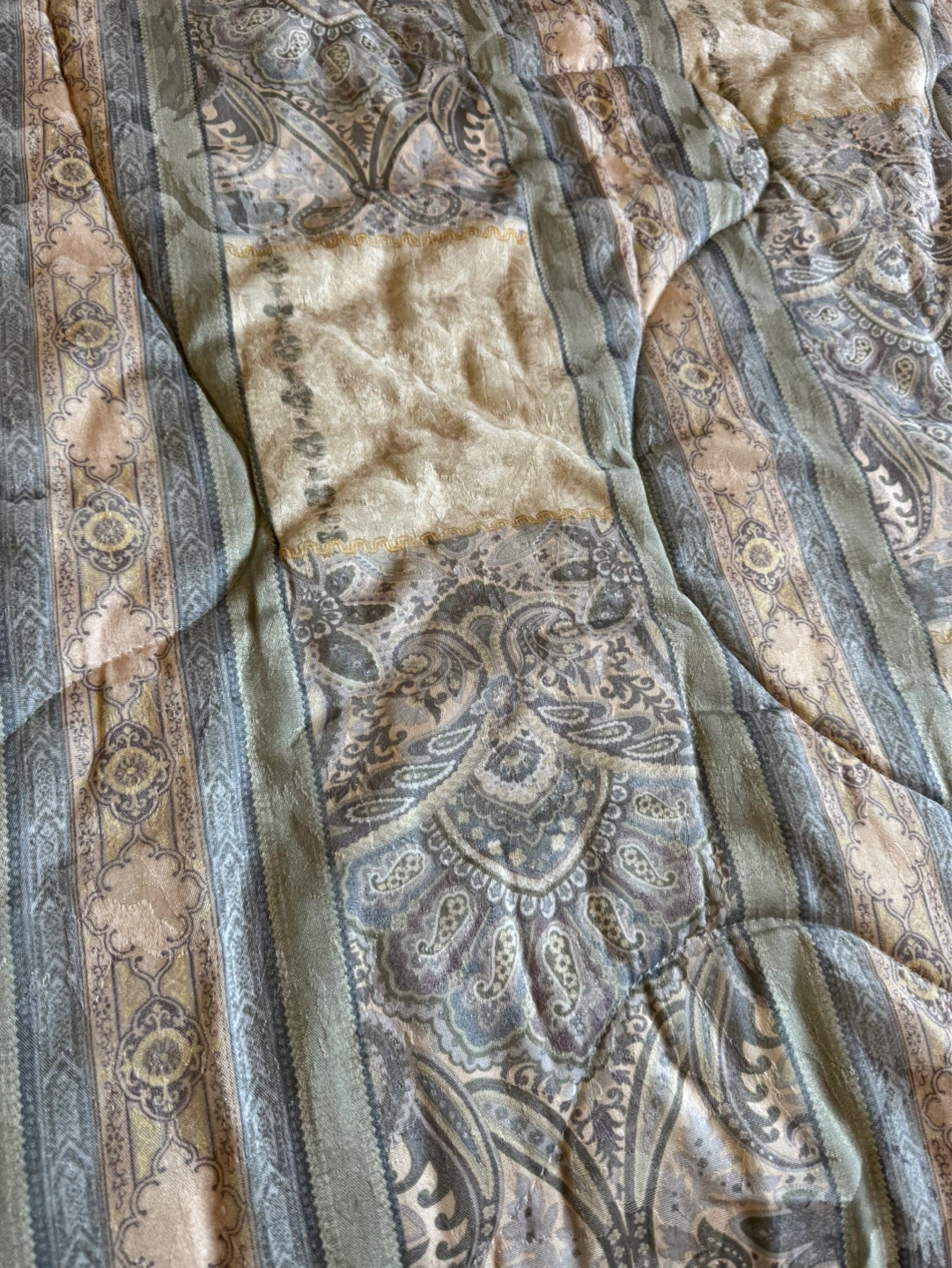 Double size mattress & linens - photo 2