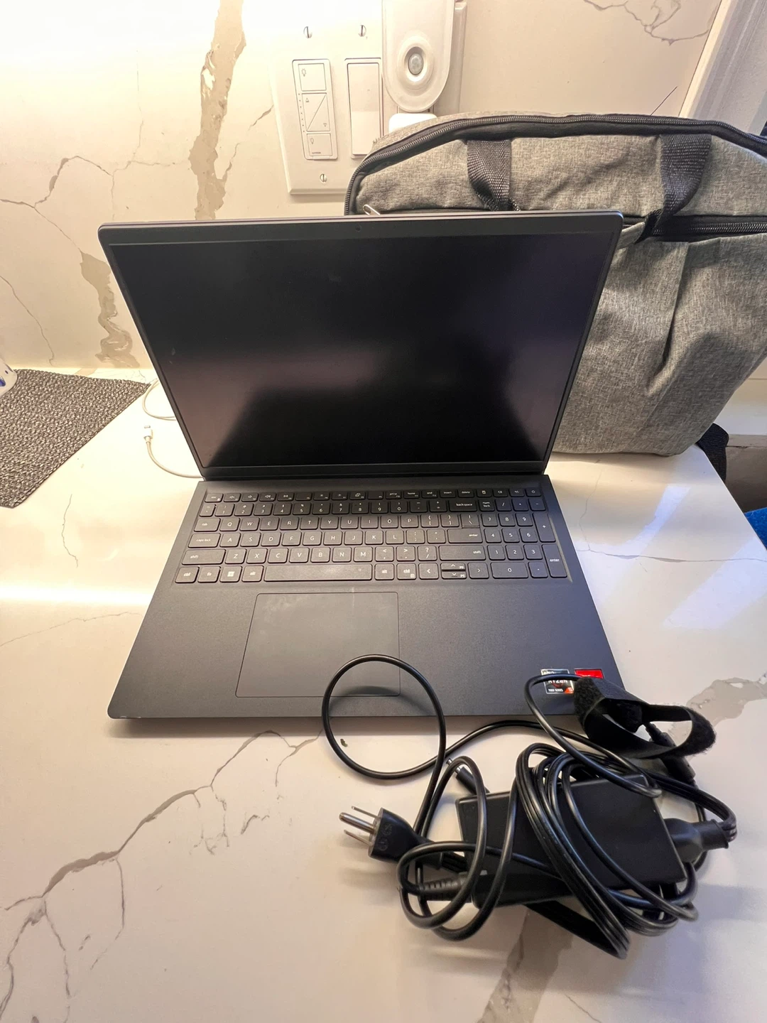 Dell Inspiron 15 Laptop w charger & laptop bag